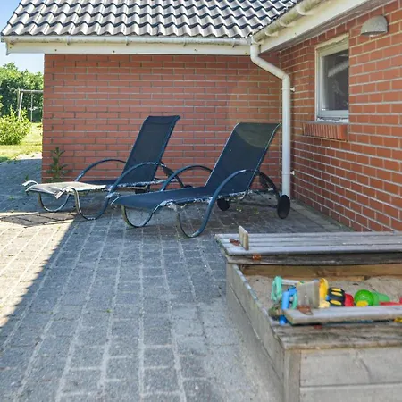 Stunning In W/ Sauna And 4 Bedrooms * Oksbøl