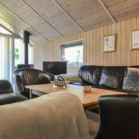 Stunning In W/ Sauna And 4 Bedrooms Oksbøl